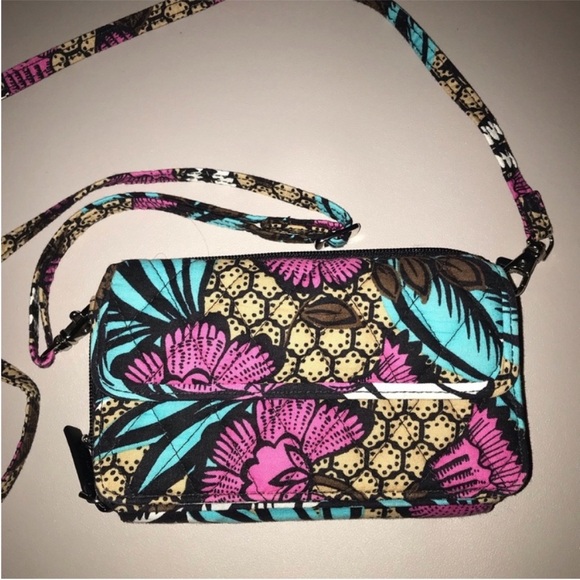Vera Bradley All In One Crossbody/Wristlet/ Wallet EUC - Picture 8 of 10